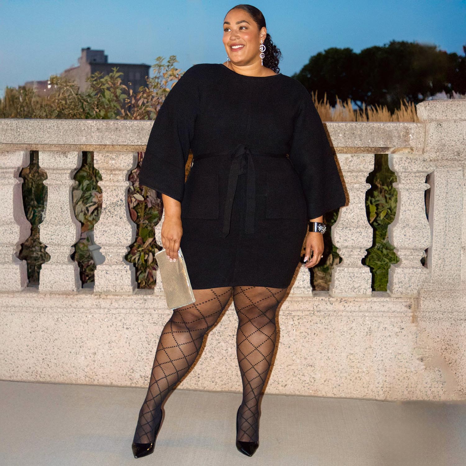 Larrissa, 5ft 11in / 181cm - Size F