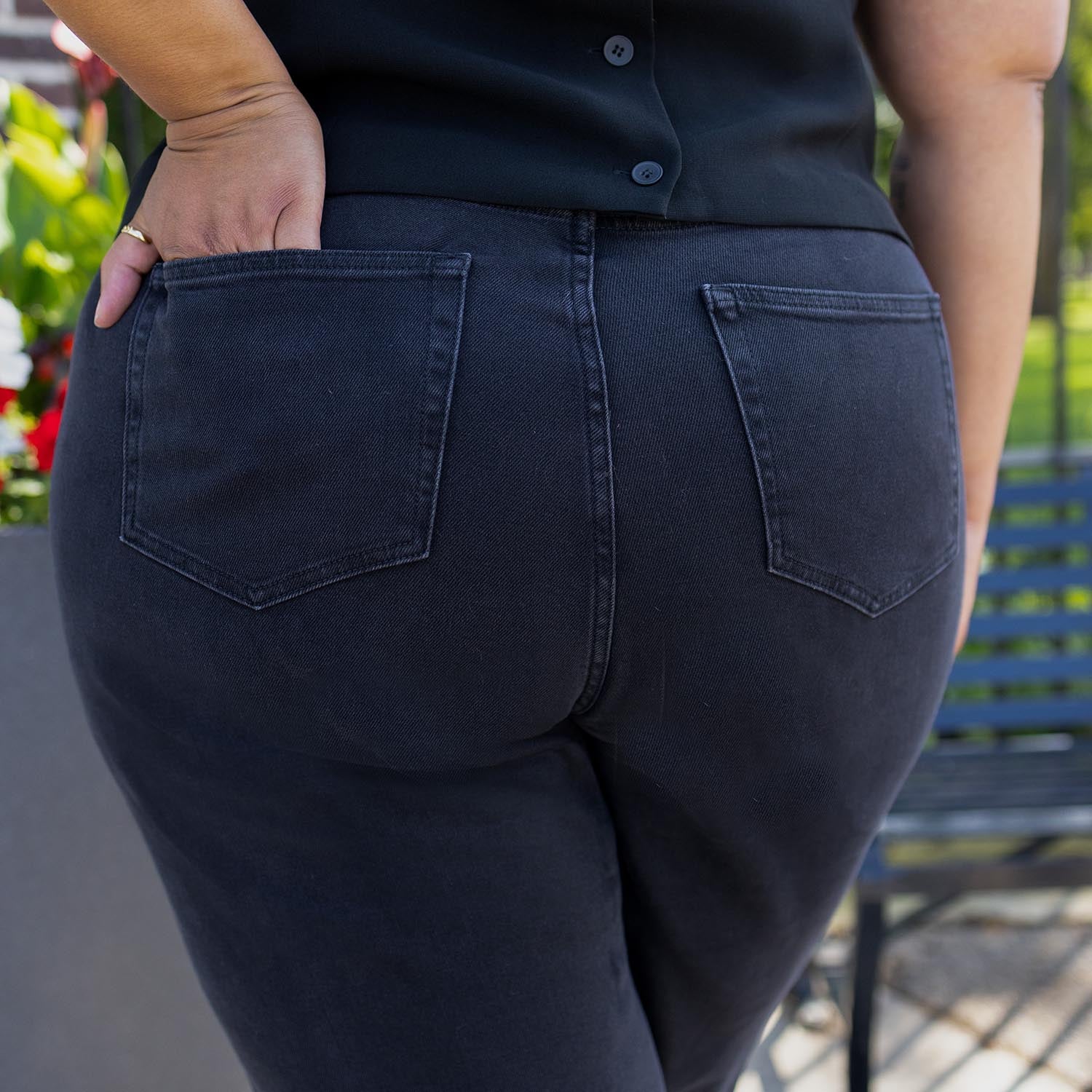 Larrissa, 5ft 11in / 181cm - Size F1 Long