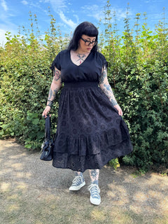 Rhi, 5ft 3in / 161cm - Size E