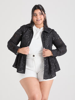 Simran, 5ft 4in / 163cm - Size D2