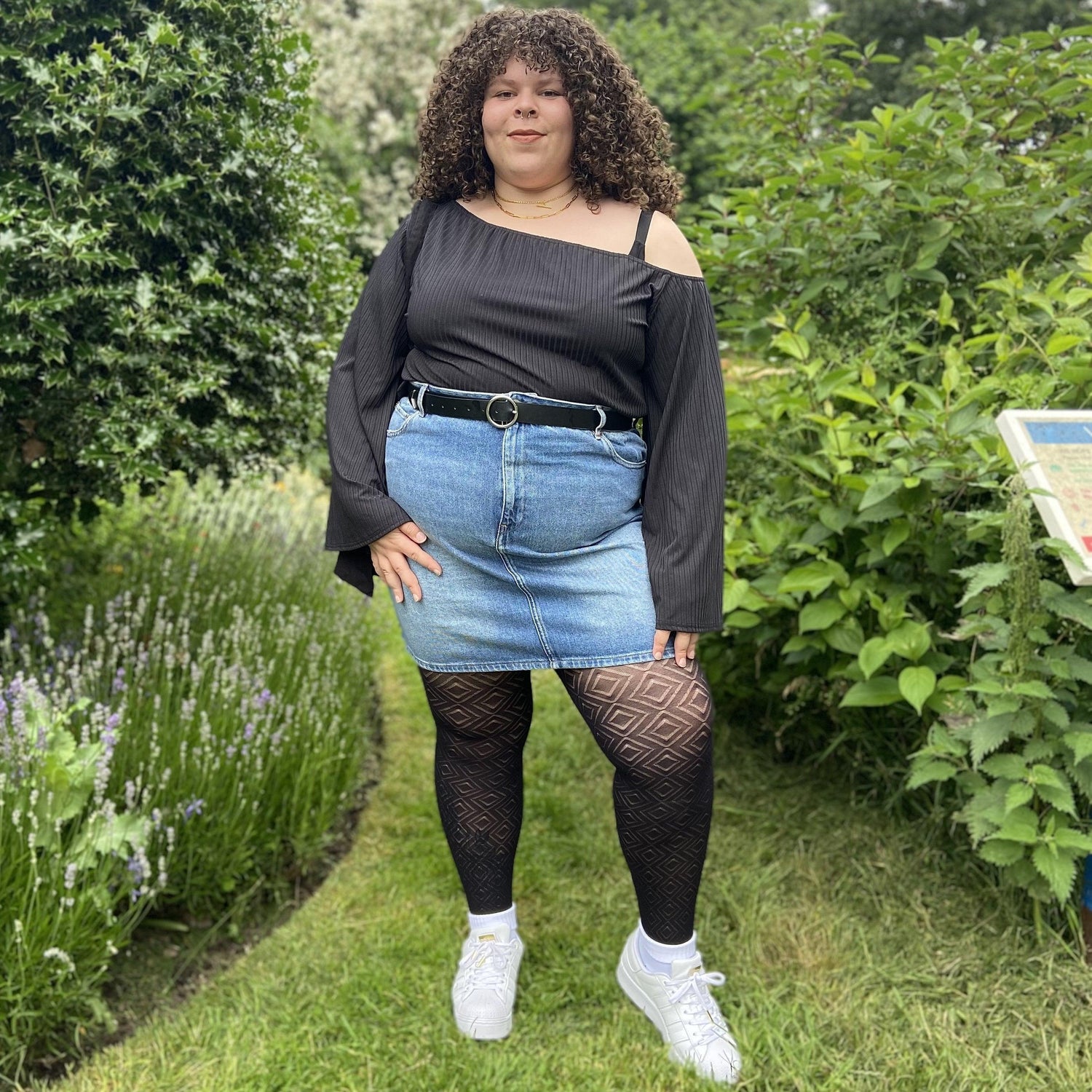 Lace Tights - Diamond Age - Snag